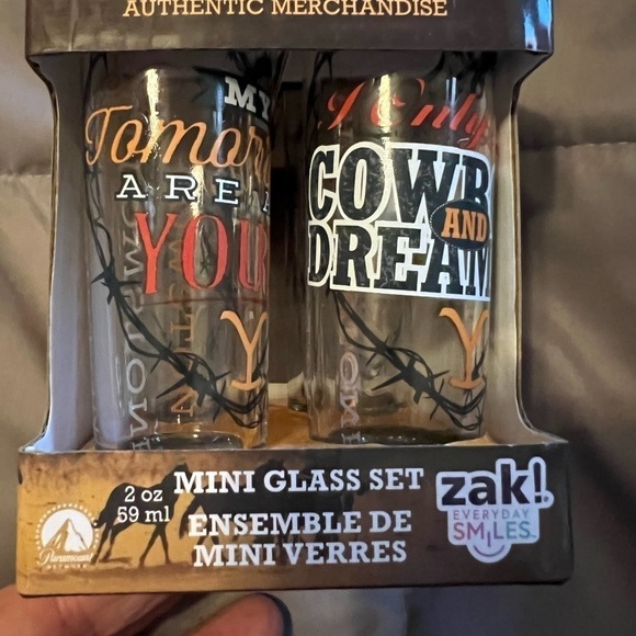 ****Donated***YELLOWSTONE set of 4 Valentine graphic shot glasses 2 ozs each - Picture 4 of 10